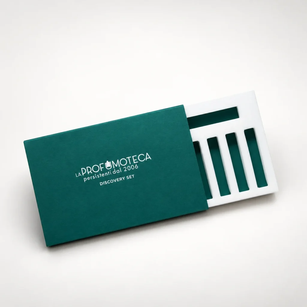 Green covering and a white insert create contrast as the discovery set opens.