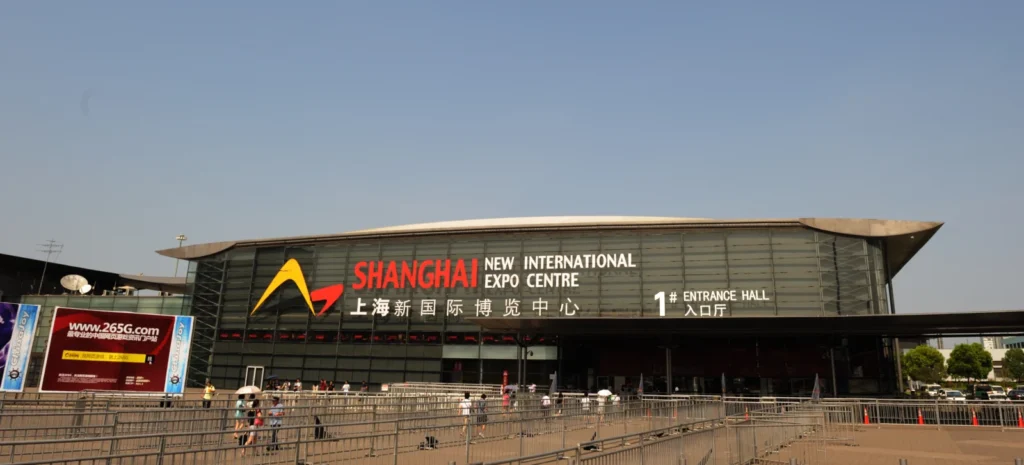 Das Shanghai New International Expo Centre, der angekündigte Veranstaltungsort. Archivaufnahme von 2011, keine Aufnahme der Messe 2026.